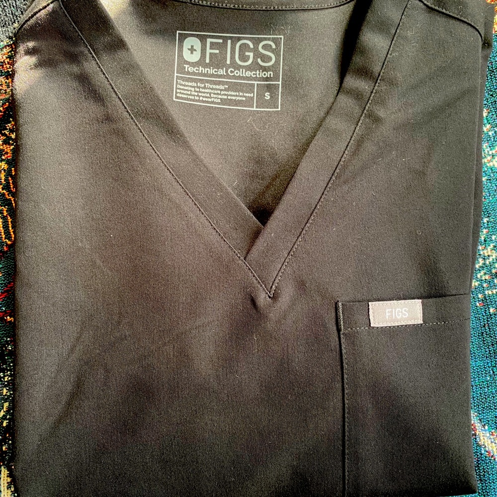 Figs black small scrub top